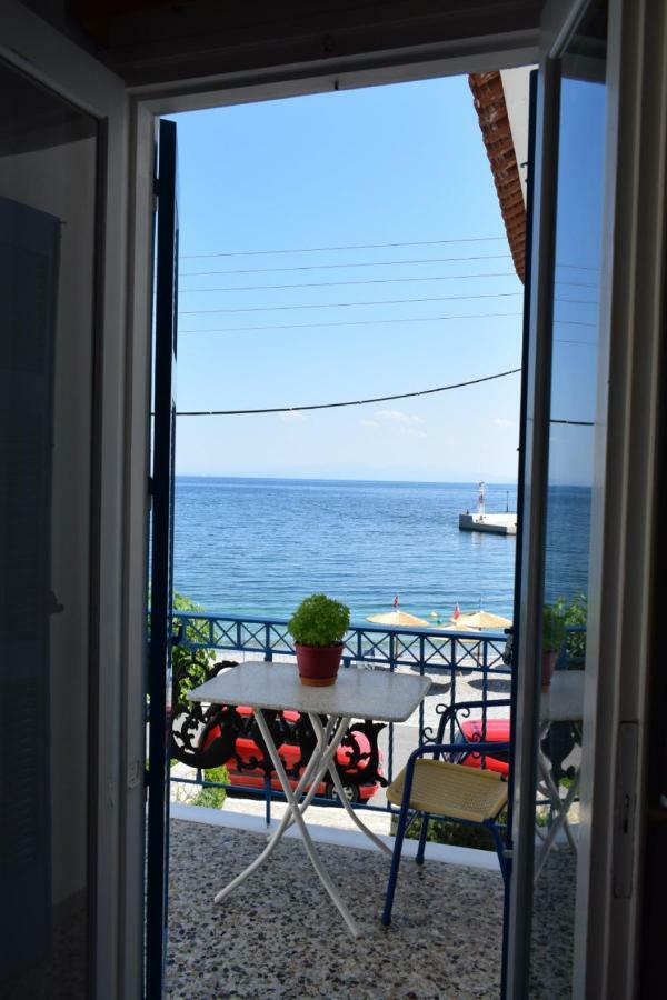 Oceanis Hotel Tirós Eksteriør bilde
